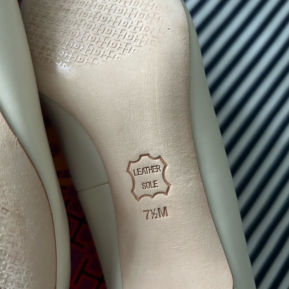 TORY BURCH ELIZABETH 40MM PUMP HEEL - Picture 7 of 9